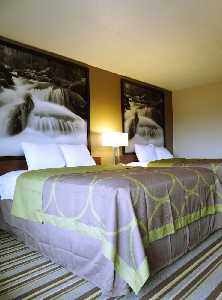 DELUXE, 2 QUEEN BEDS, SOFA