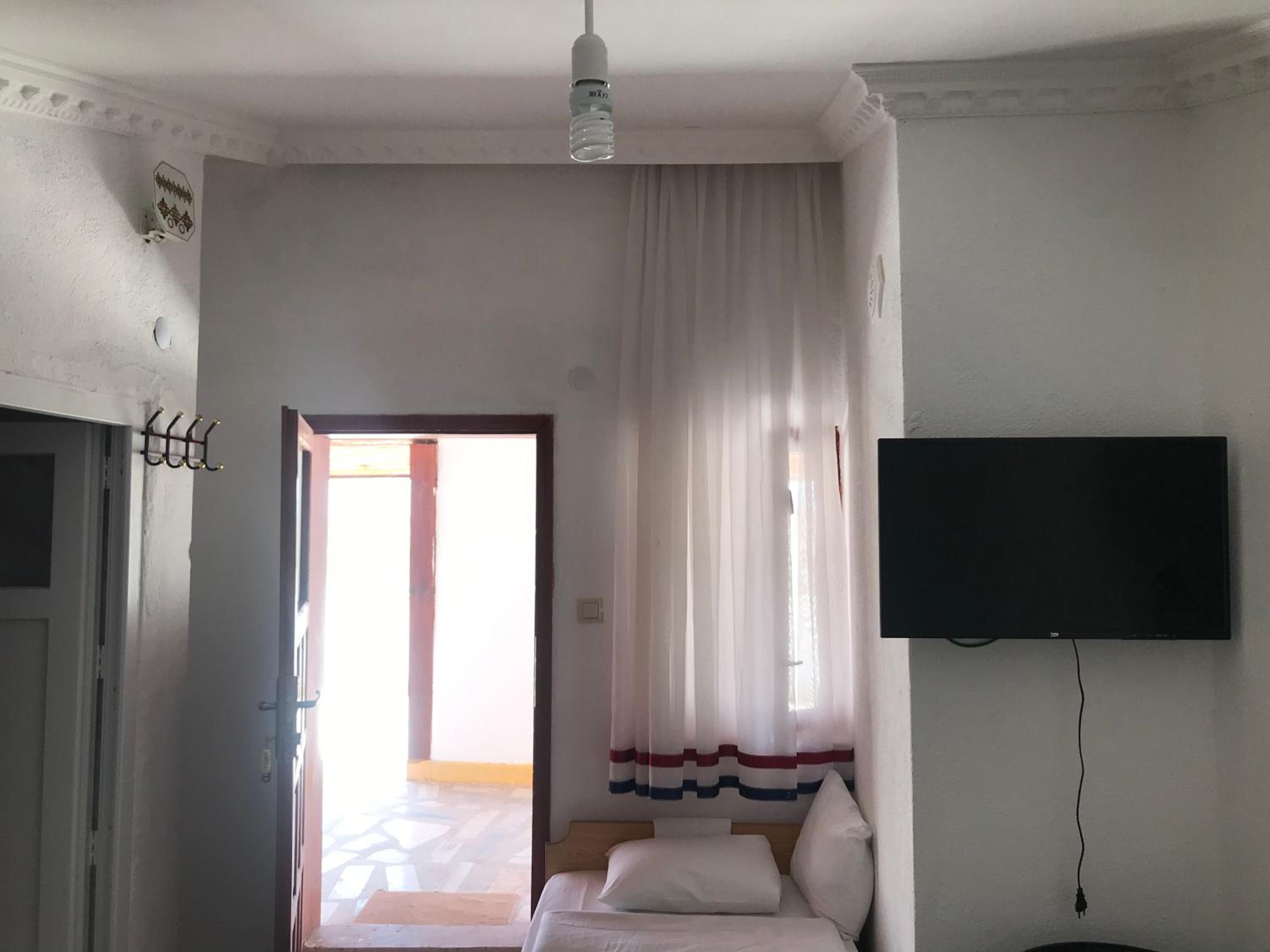 Gumus Hotel 48/50