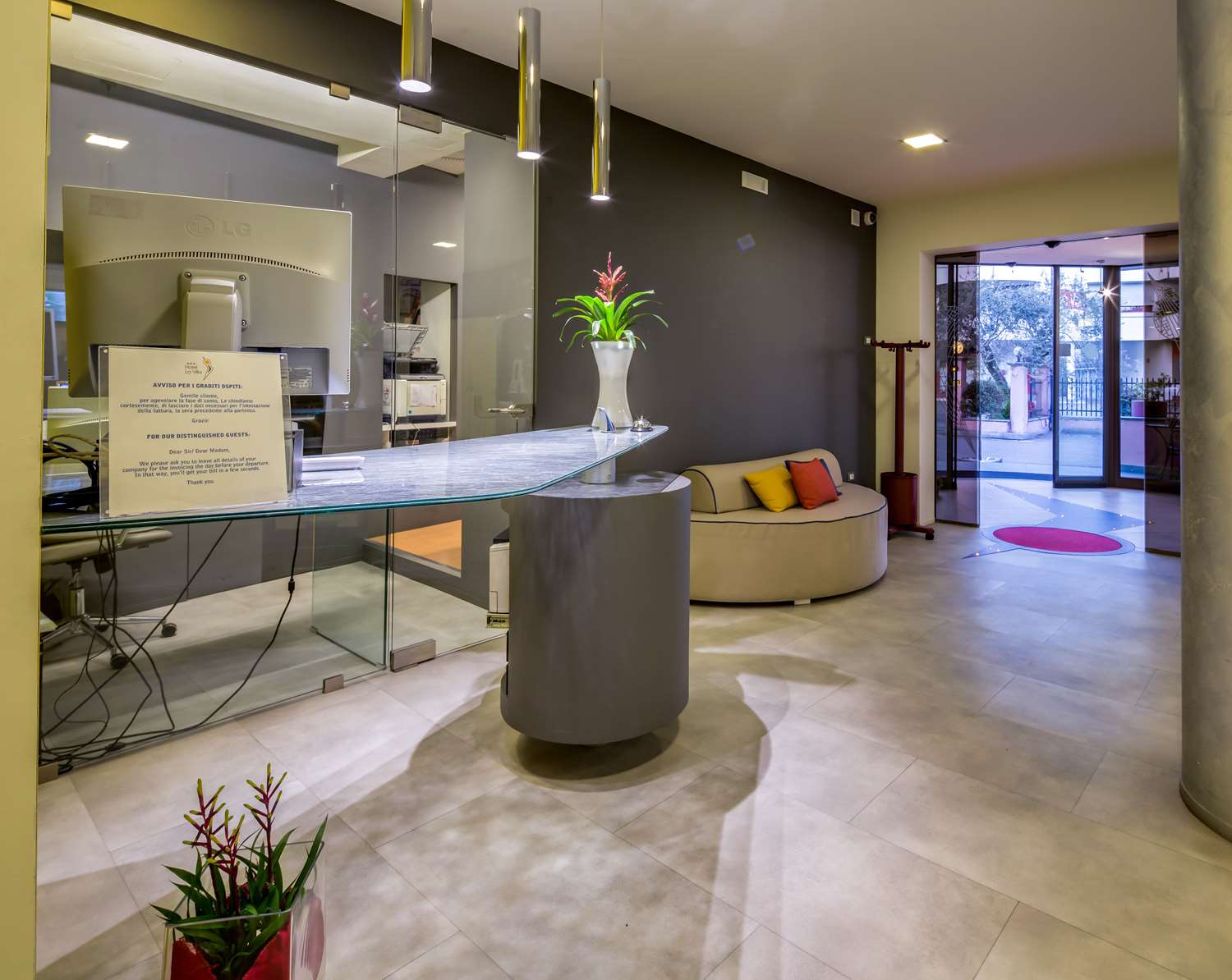 La Villa, Sure Hotel Collection by Best Western 8/76