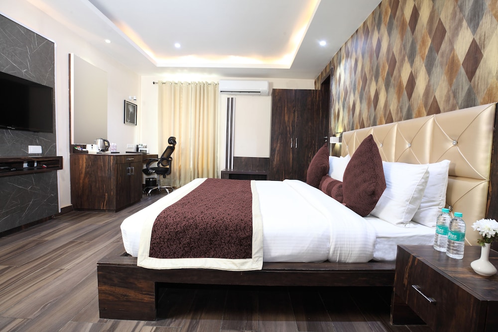 Pinnacle by Click Hotels, Lucknow 17/63