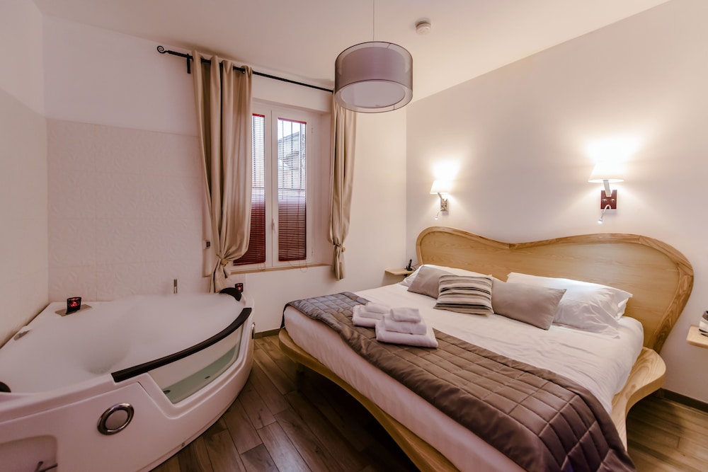Flatinrome Deluxe Rooms 32/50