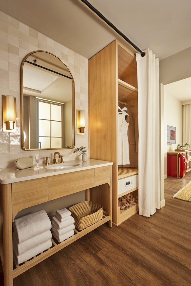 Virgin Hotels Dallas 29/80