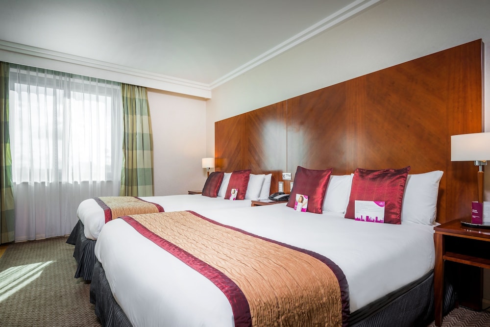 Crowne Plaza Birmingham Nec 23/77