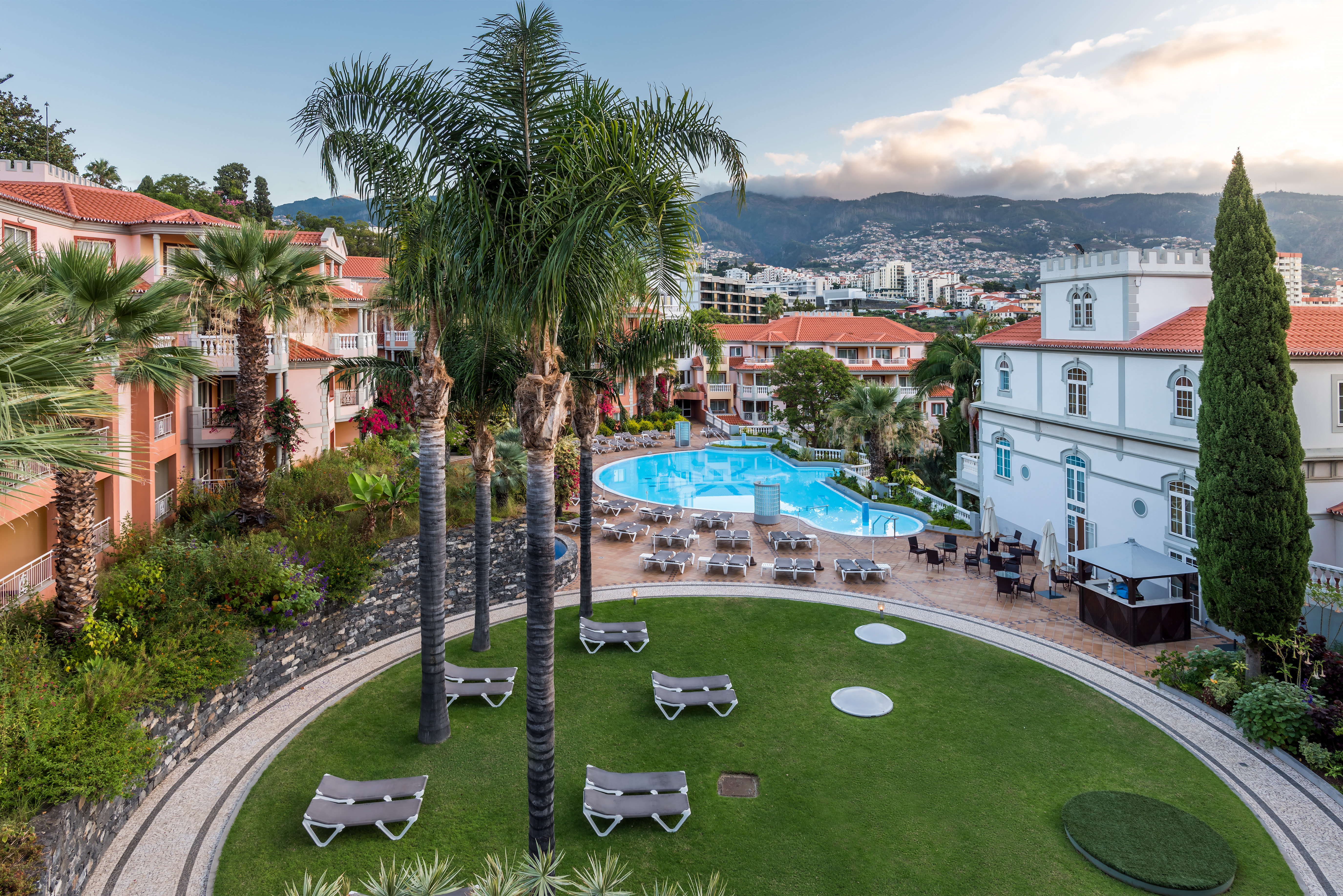 Pestana Village Garden Hotel 35/39