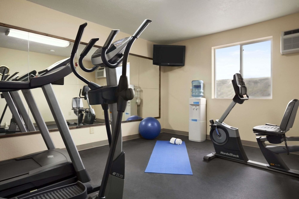 Days Inn & Suites by Wyndham Gunnison 24/46