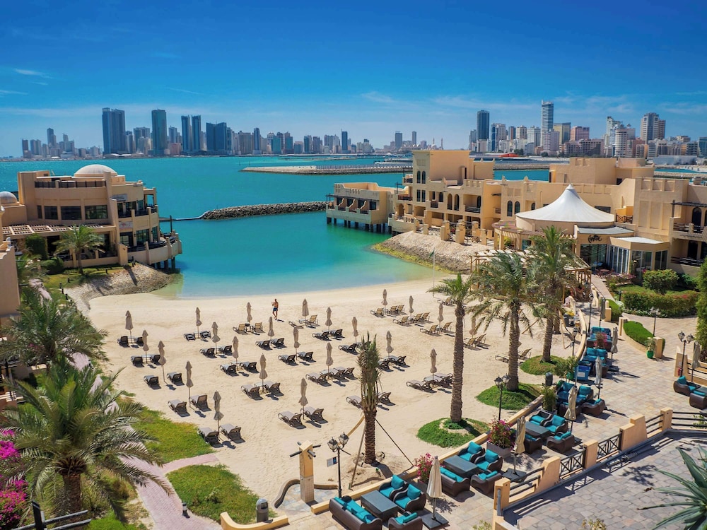 Novotel Al Dana Resort 10/75