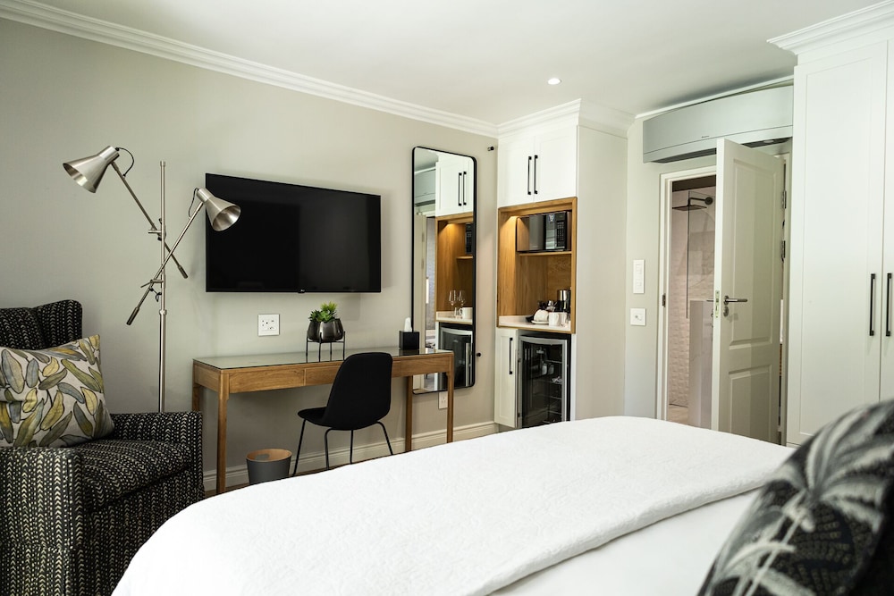 Cape Village Lodge 12/50
