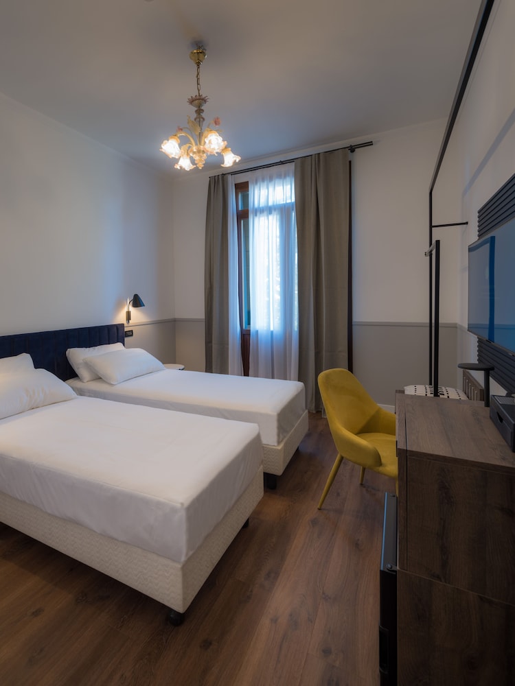 The Foscarini 8/37