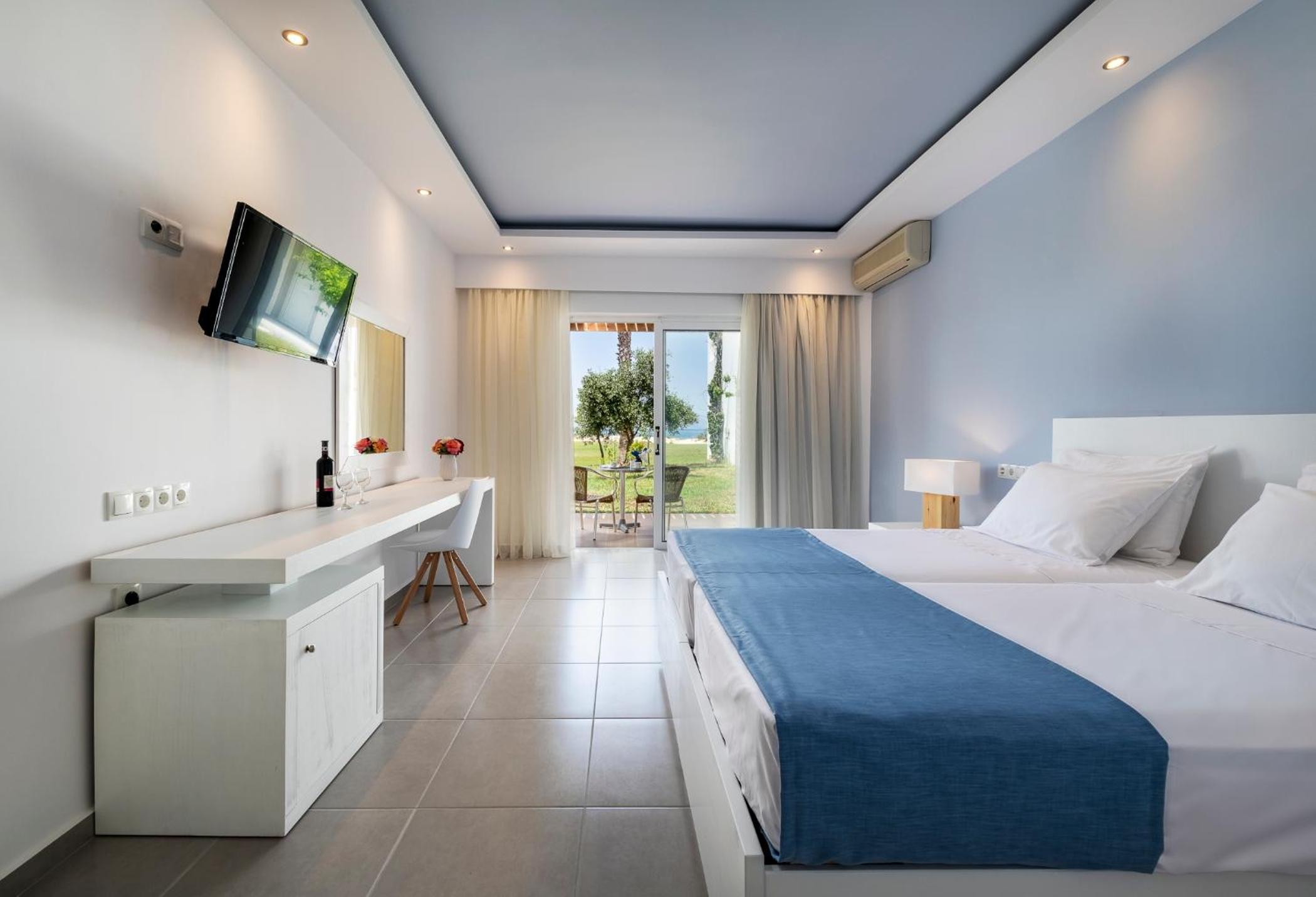 Superior, Double Bed, Lateral Side Sea View