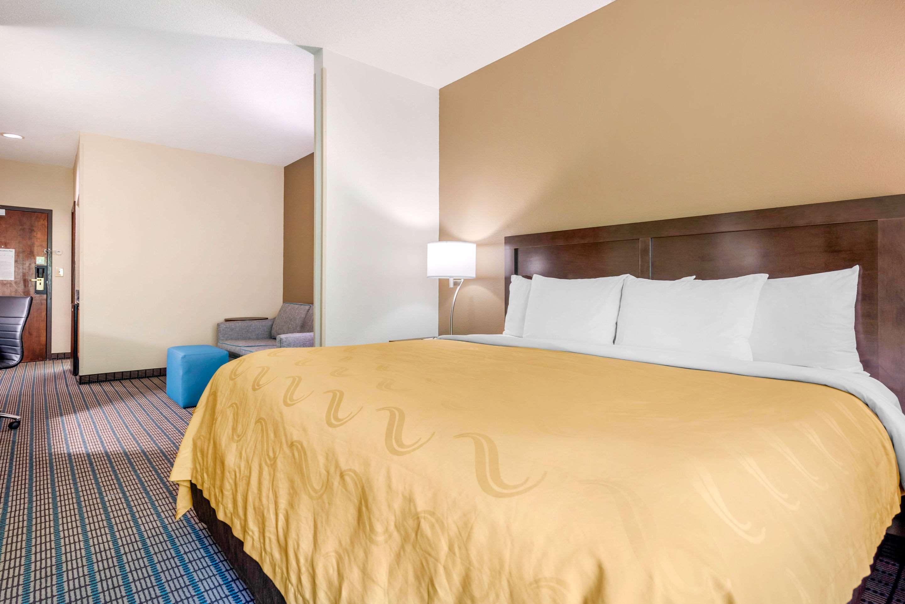SUITE, KING BED
