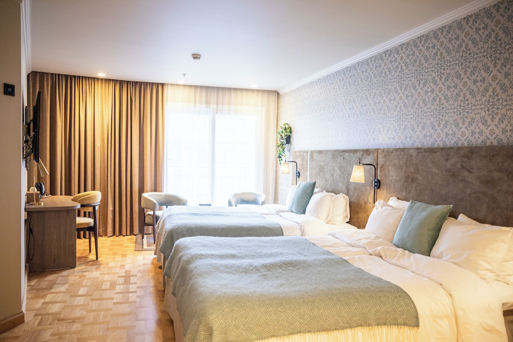 DELUXE, TWIN BEDS