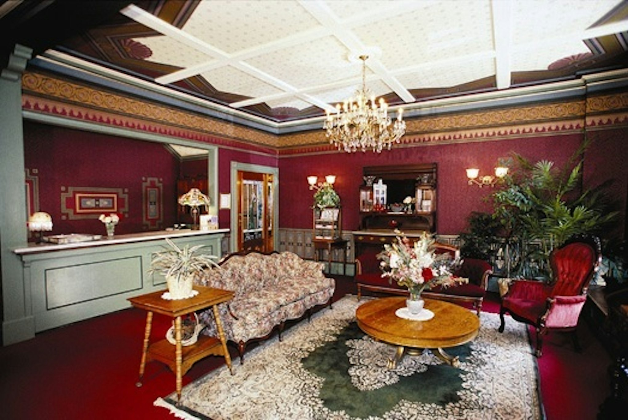 St. Elmo Hotel 4/7