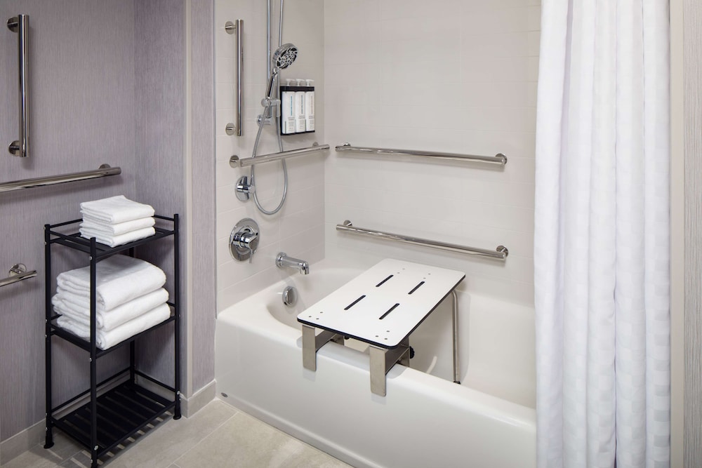 Hyatt Place Boise/Meridian 22/24