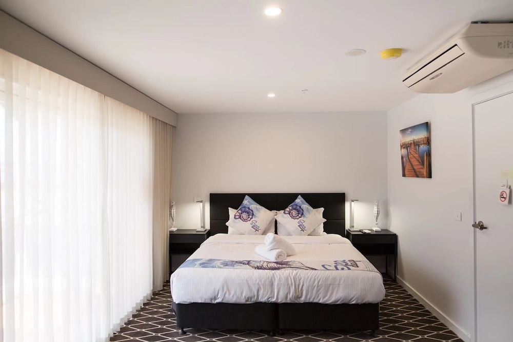 Standard, Quadruple, 2 Queen Beds, Odyssey Apollo Bay 2/6