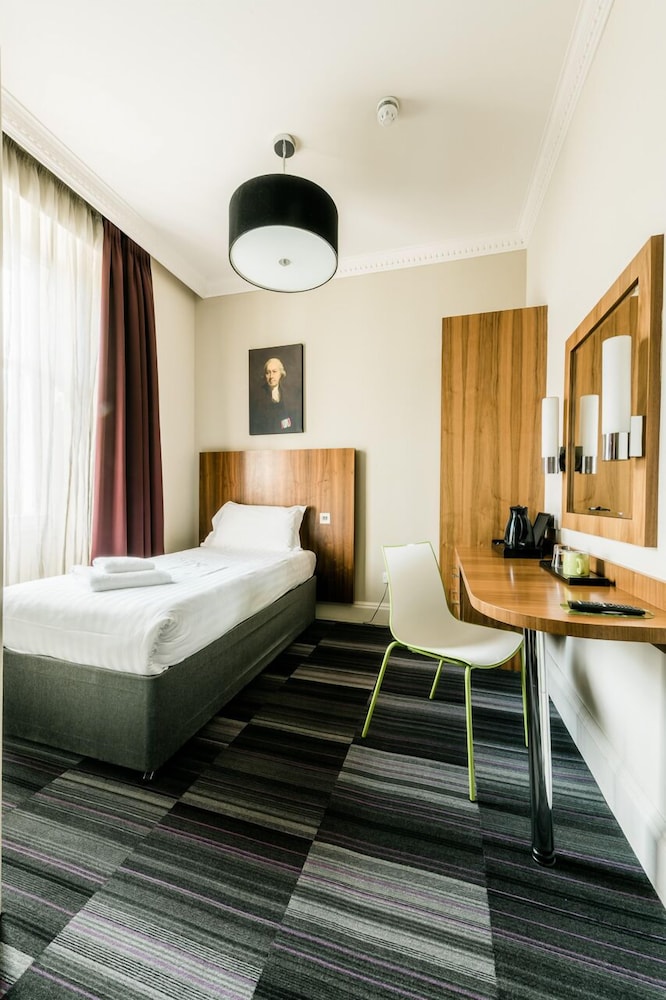 ROOM, SINGLE