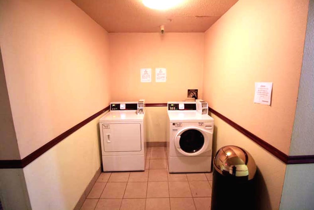 Norwood Inn Suites Roseville 29/30