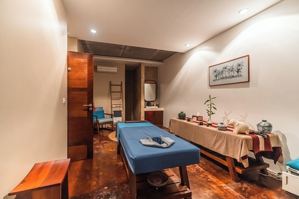 Penh House Hotel 40/74