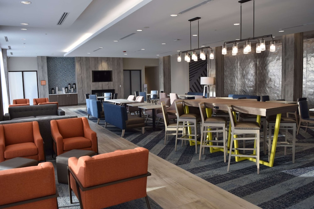 La Quinta Inn & Suites by Wyndham Middletown-Goshen 28/36