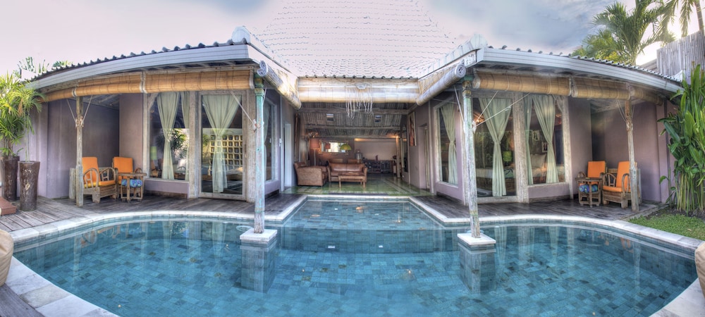 Villa West 18/28