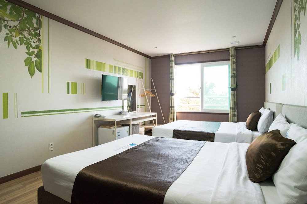 DELUXE, TWIN BEDS