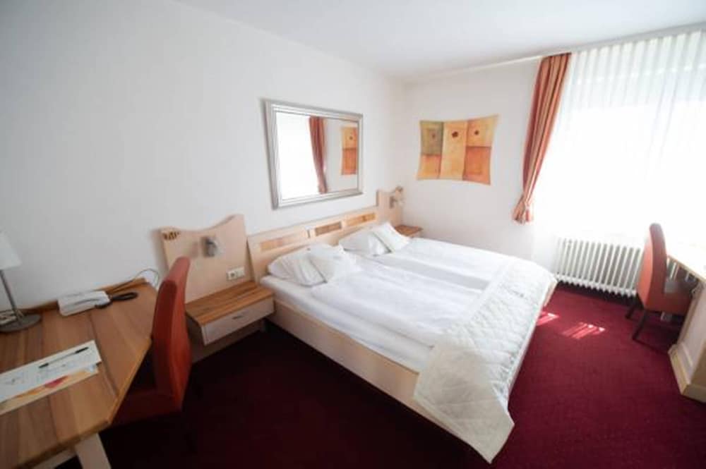 Bruhls Hotel Trapp 11/50