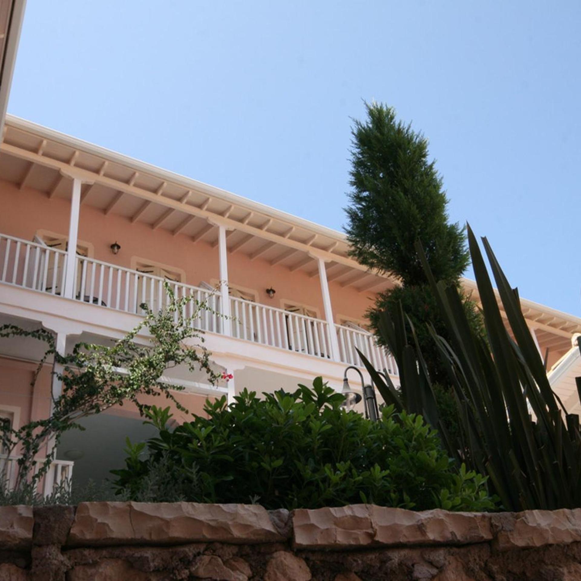 Ionis Hotel 6/42