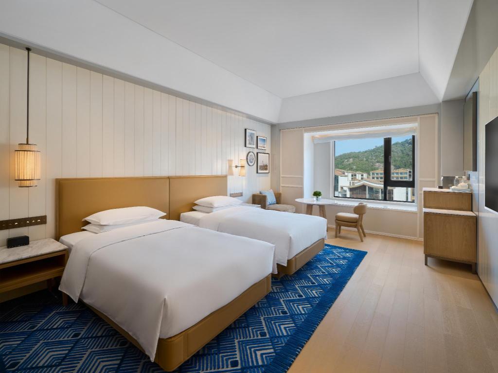Hyatt Centric Ocean Front Xiamen 8/48