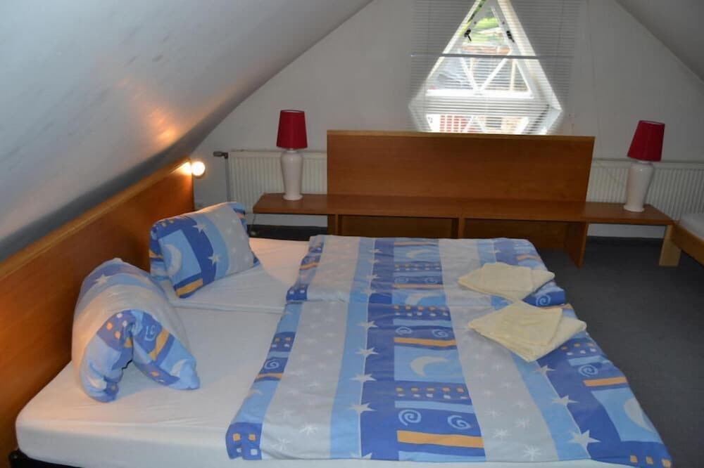 Apartments Holiday Pec 17/28