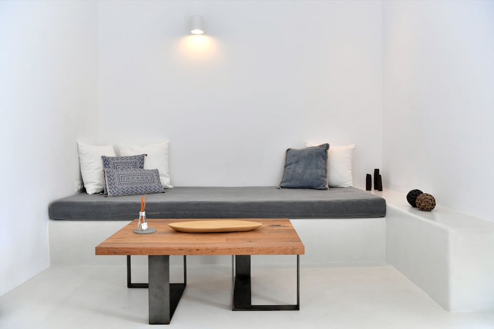 Thiro Villas Santorini 3/27