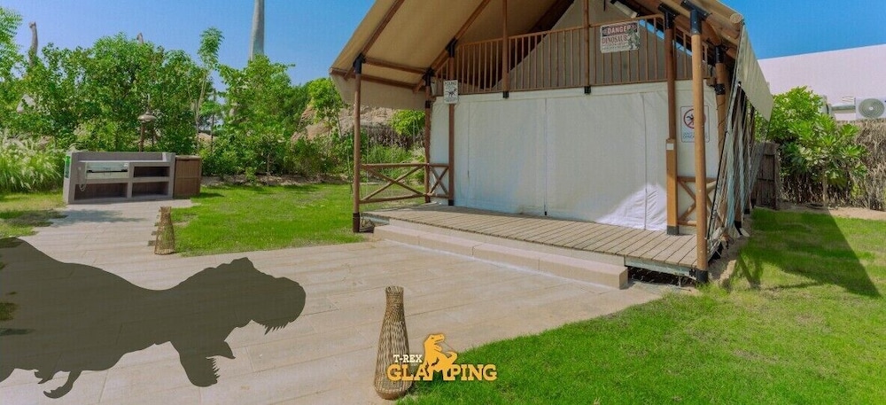 T-Rex Glamping Dubai Parks and Resorts 46/48