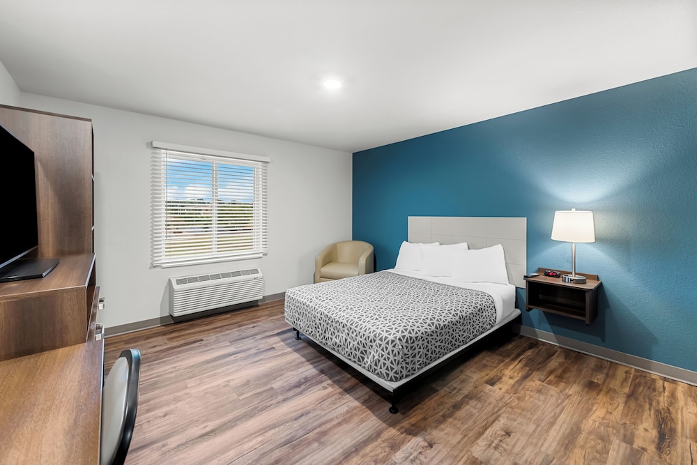 SUITE, QUEEN BED, ACCESSIBLE