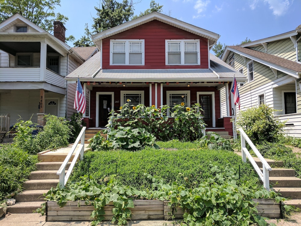 The Wayfaring Buckeye Hostel 49/51