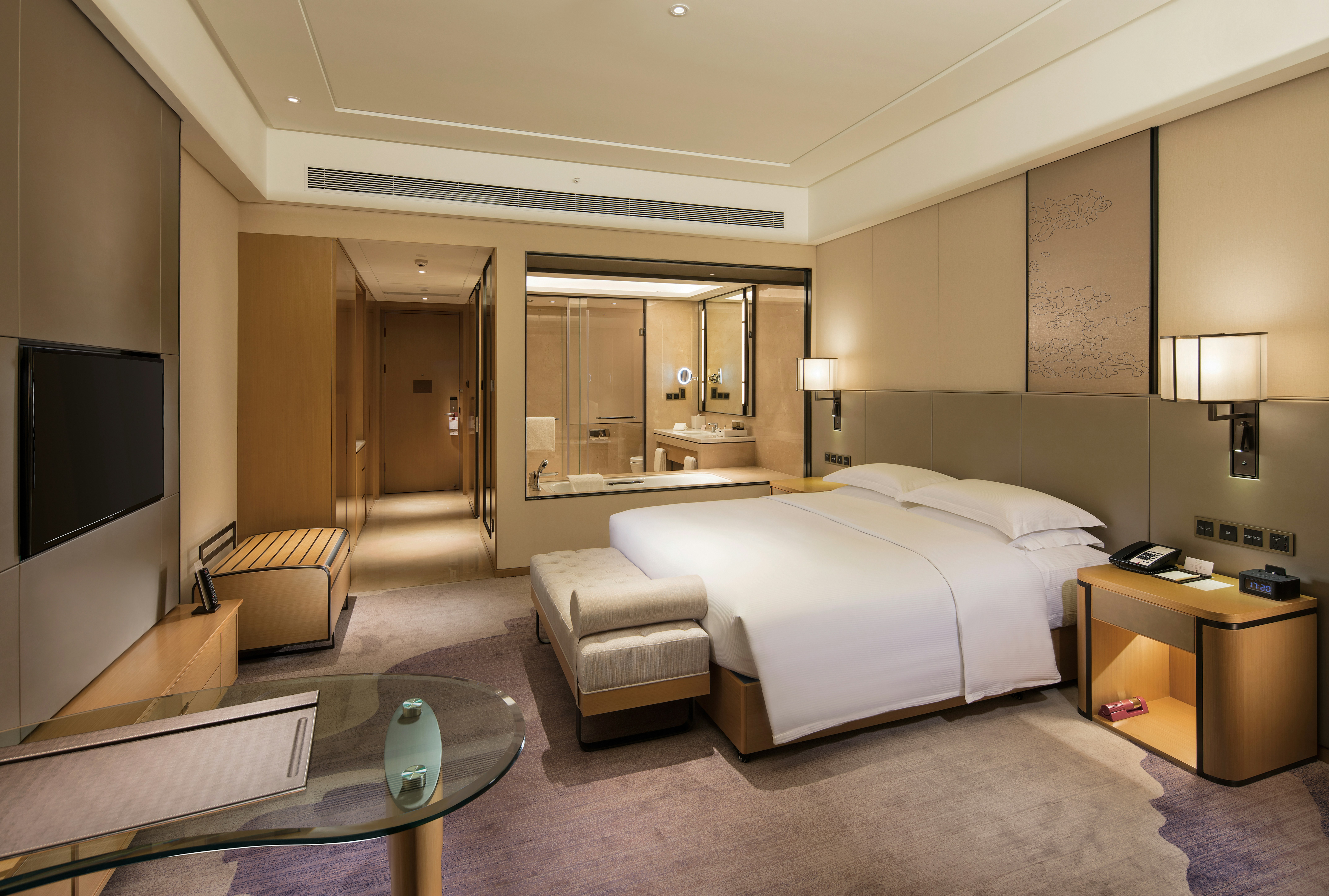 GUEST ROOM, KING BED