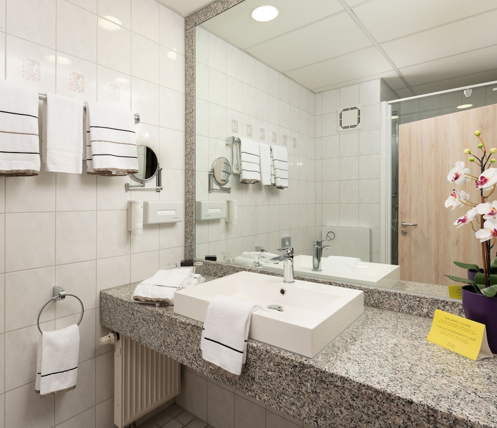 غرفة عائلية بسرير مزدوج مع أريكة، Novina Hotel Sudwestpark Nurnberg 5/5