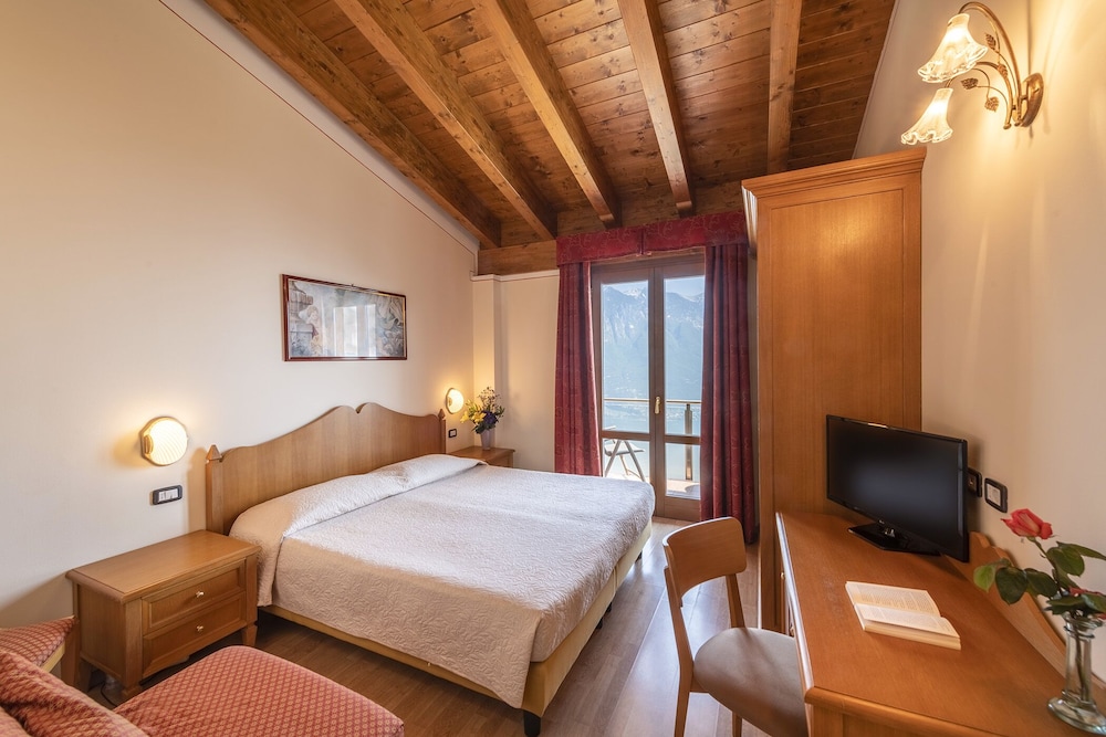 Hotel Pineta Campi 36/90