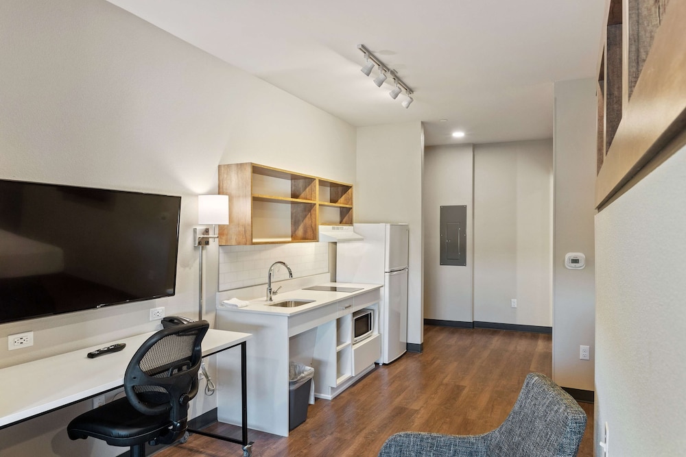Extended Stay America Premier Suites Phoenix Chandler Downtown 43/63
