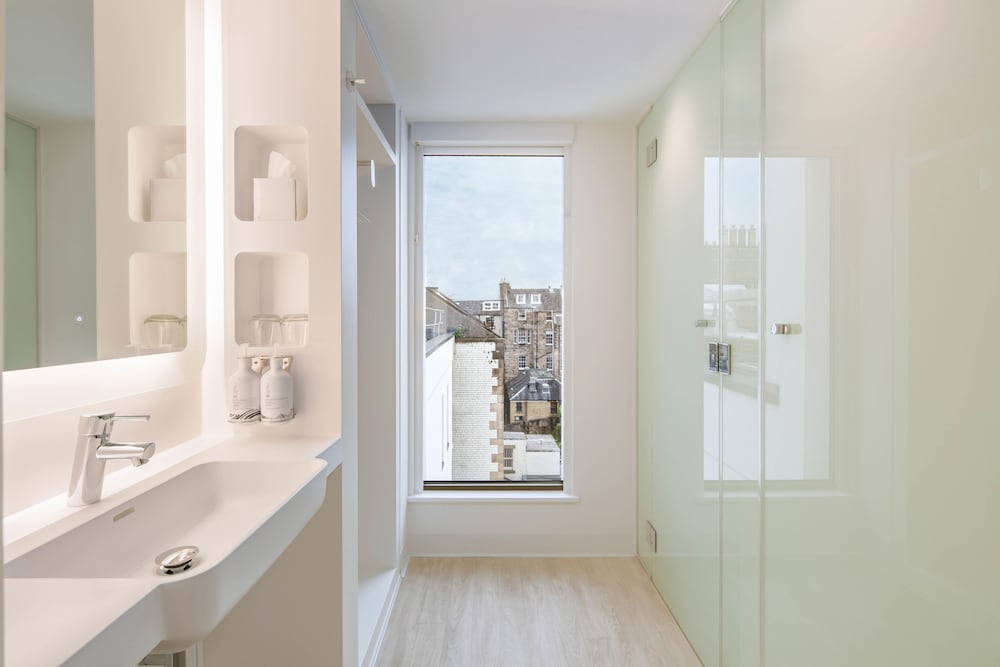 YOTEL Edinburgh, Select by Hilton 72/72