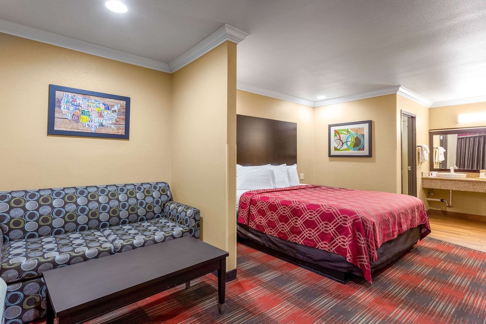 Econo Lodge Inn & Suites Escondido Downtown 23/48