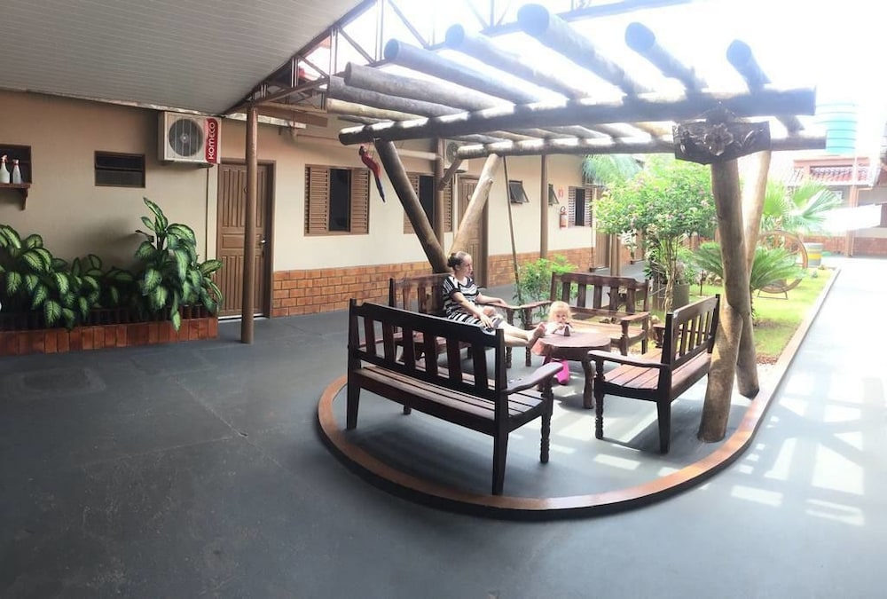 Estancia Hotel 49/57