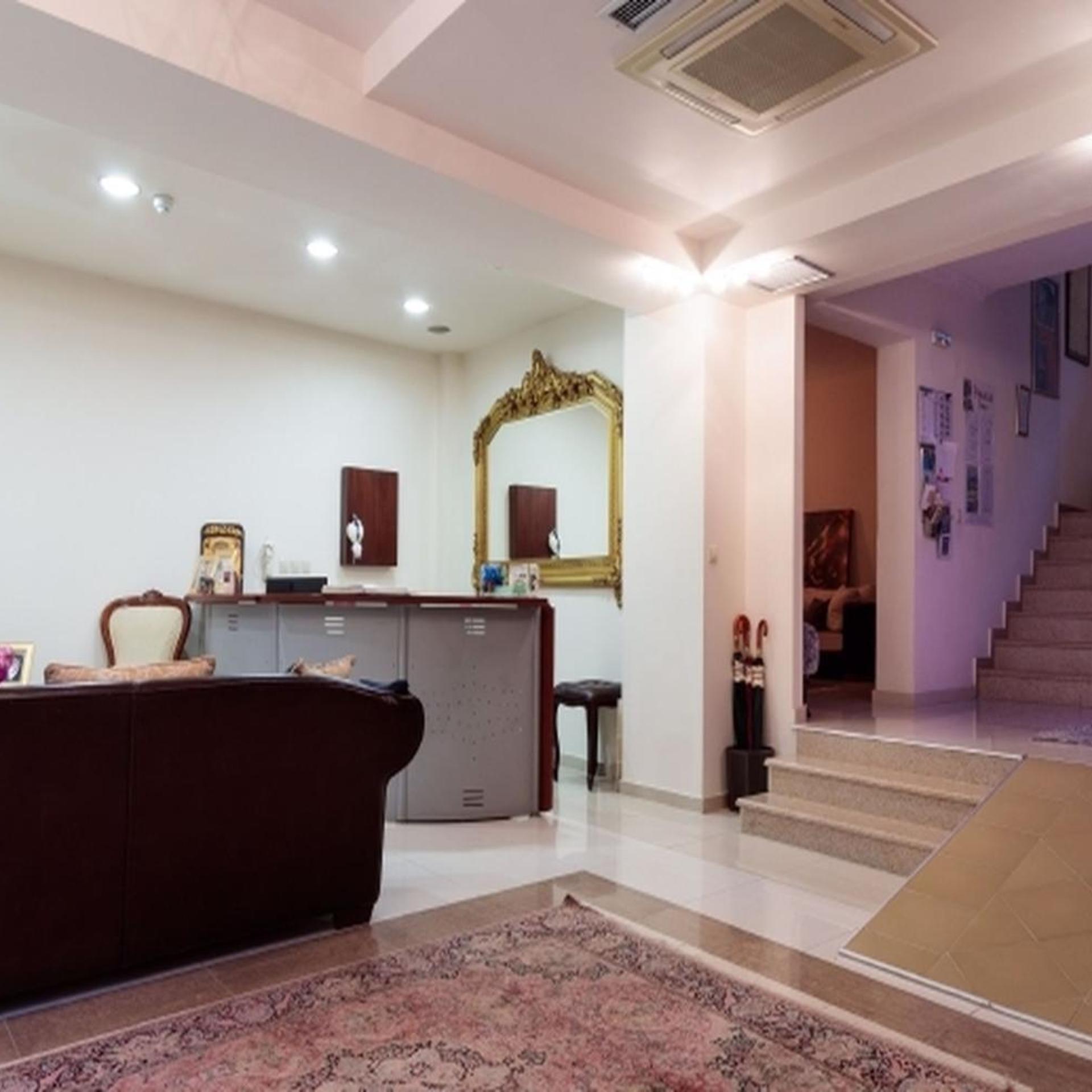 Christina Hotel 10/50