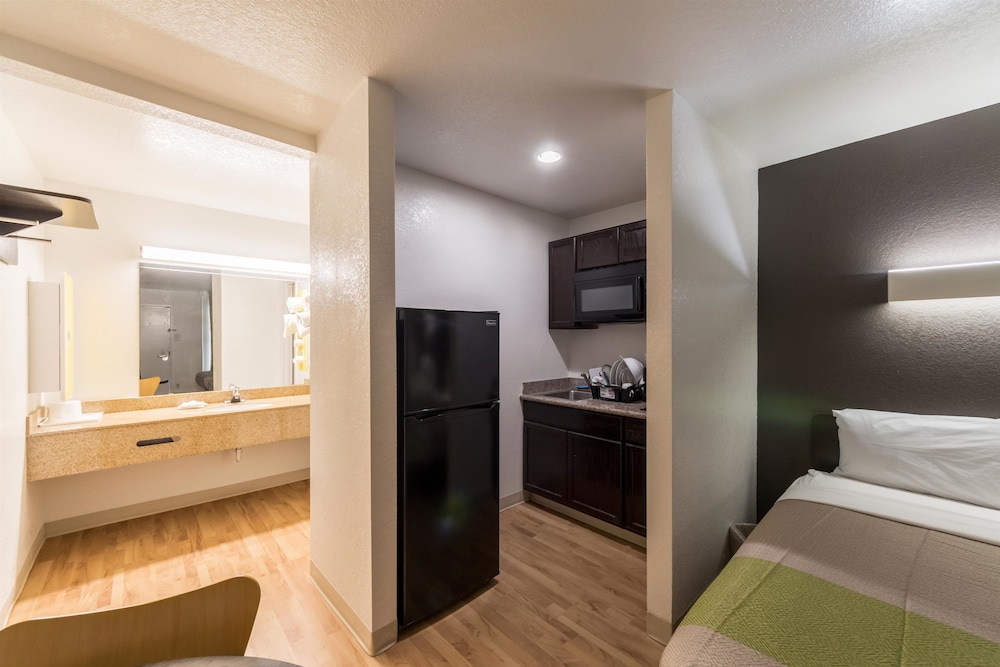 Studio6 San Antonio, TX - Fort Sam Houston Area 27/47