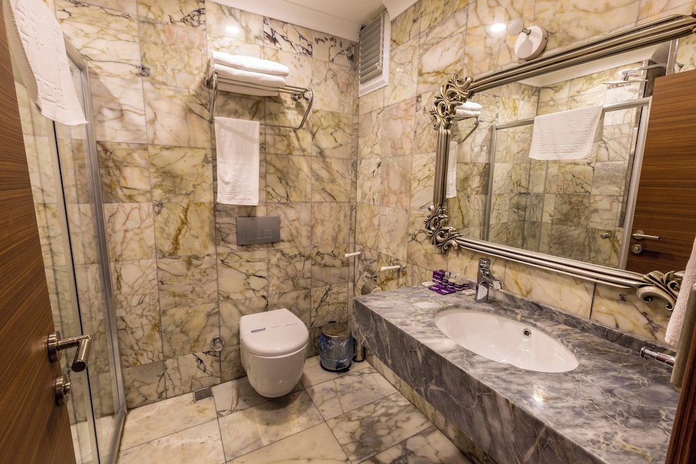 Andalouse Airport Suite Hotel 49/50