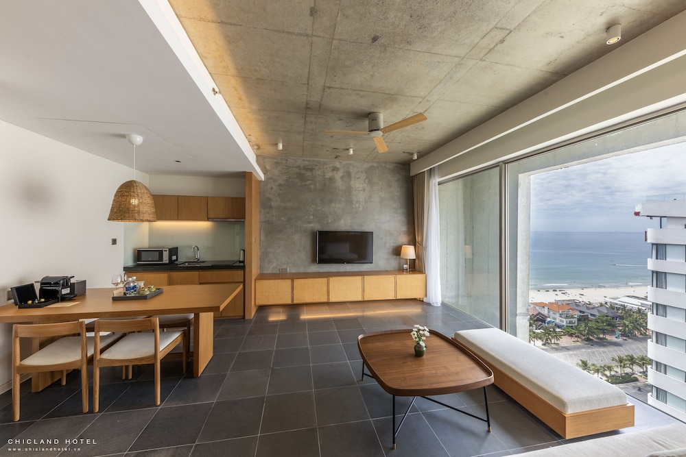 Chicland Da Nang Beach Hotel 53/72