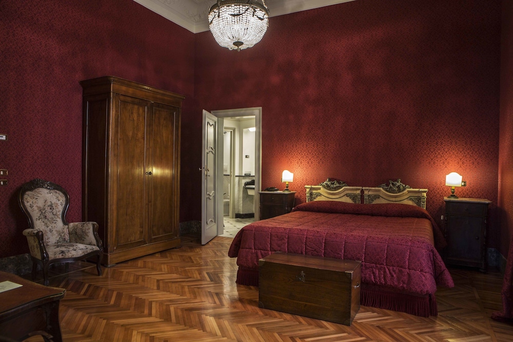 Hotel Locarno 49/73