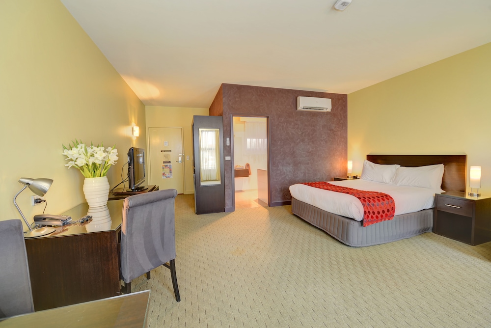 Comfort Inn Suites City Views 6/30