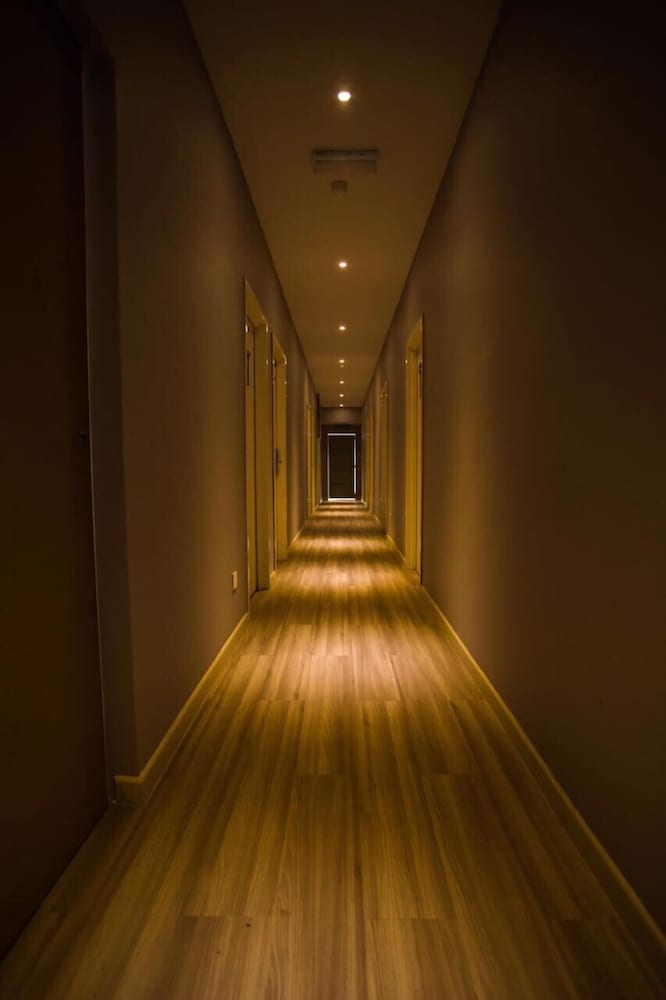 Hollywood Hotel 20/34