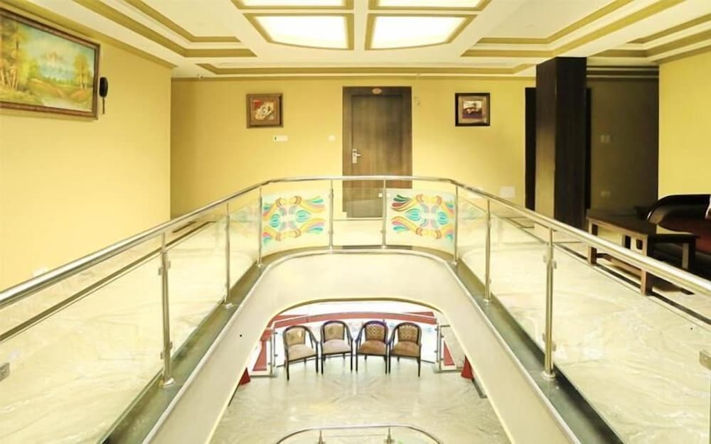 Crown Plaza Residency 24/35