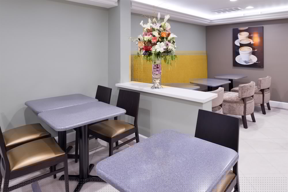 Best Western Plus LA Mid Town Hotel 32/37