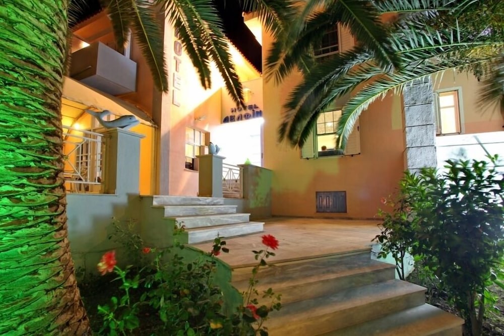 Dolphin Hotel 47/49