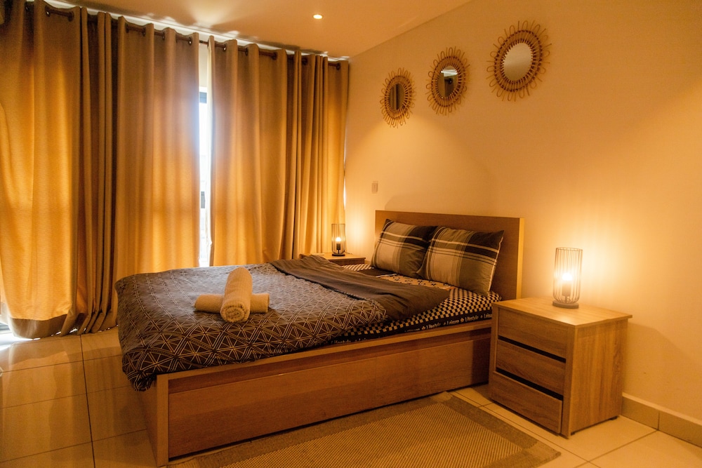 Embassy Gardens Premier Suites 21/50